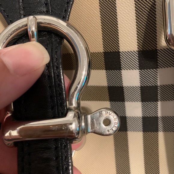 Authentic Burberry tote - Picture 4 of 11
